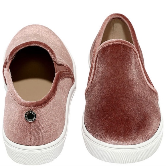 Steve Madden Shoes - ⭐️SALE⭐️ NIB Steve Madden blush velvet slip on 8